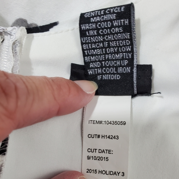 Torrid Black & White Floral Peplum Top - Picture 10 of 11